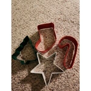 4‎ Medium Christmas Themed metal Cookie Cutters